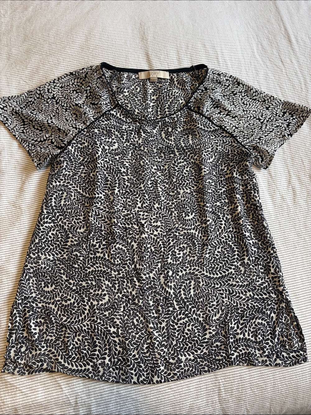 LOFT Black and White Leaf-Print Short Sleeve Blouse
